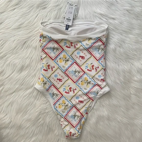 cheeky one-piece swimsuit - Picture 5 of 12